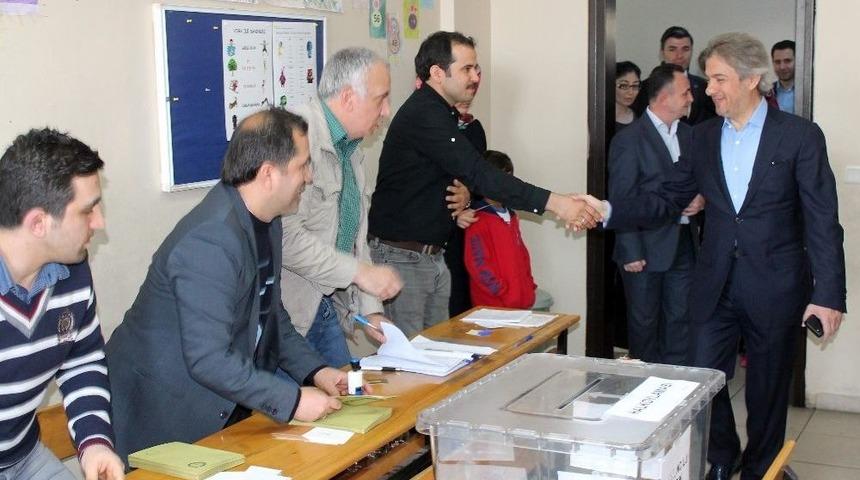 Başkan Demircan, 5 Yaşındaki Kızıyla Birlikte Oyunu Kullandı