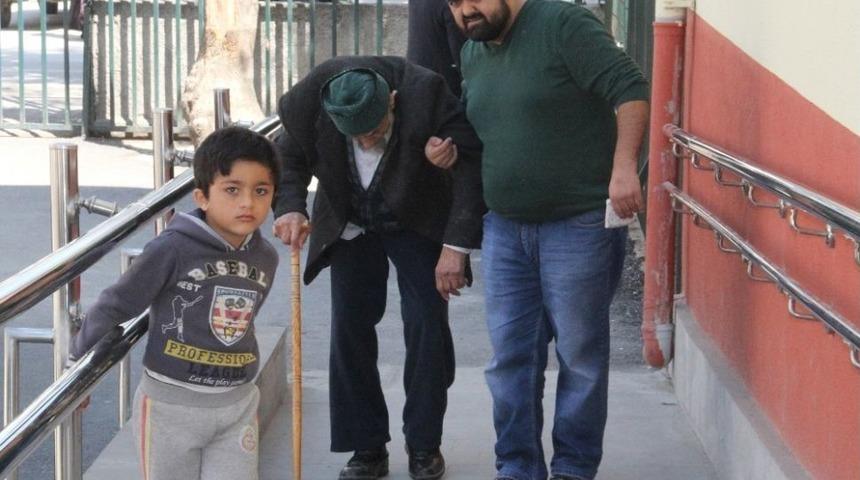 &Ccedil;orum&rsquo;da 75 Hasta Sağlık G&ouml;revlileri Tarafından Sandığa G&ouml;t&uuml;r&uuml;ld&uuml;