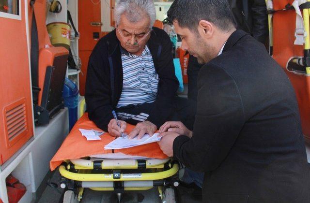 70 Yaşındaki Hasta Oyunu Ambulansta Kullandı