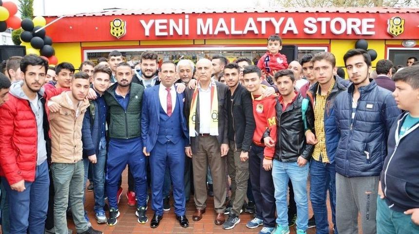 Evkur Yeni Malatyaspor&rsquo;un Lisanslı &Uuml;r&uuml;n Satış Mağazası A&ccedil;ıldı