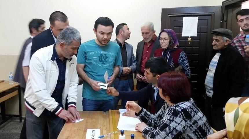 (özel Haber) Görme Engelliler İlk Kez Kendi Başlarına Oy Kullandı