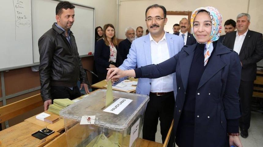 Uşak&rsquo;ta Halk Oylaması Buruk Ge&ccedil;iyor