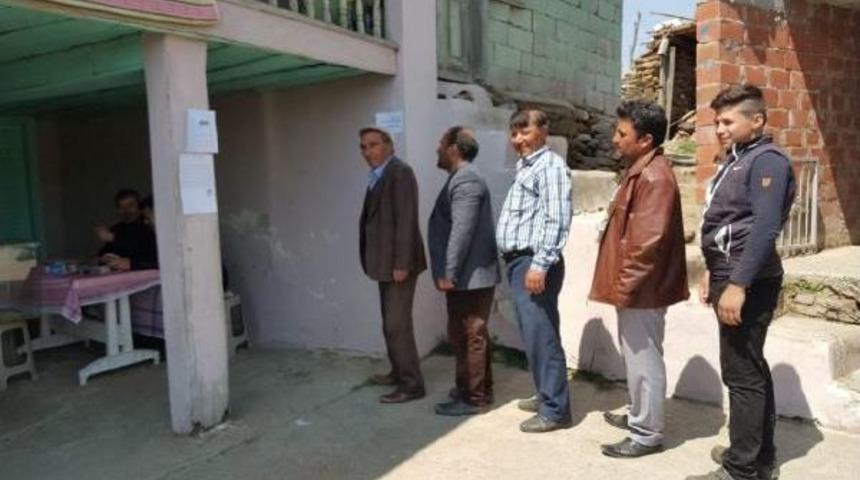 12 Se&ccedil;menli Mahallede Oy Kullanma Işlemi Tamamlandı