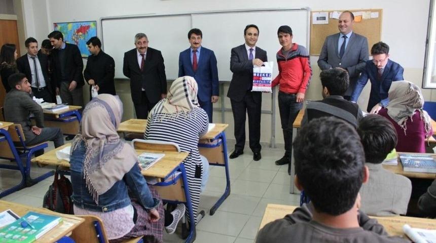 Kaymakam Dundar&rsquo;dan &Ouml;ğrencilere Jest