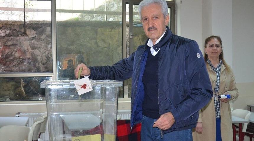 Tff Eski Başkanı Mehmet Ali Aydınlar Oyunu Kullandı