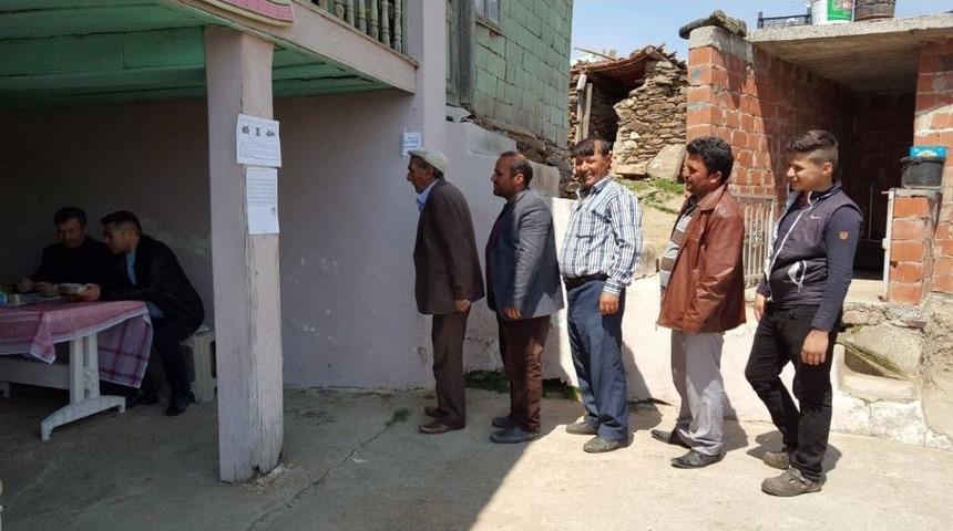 Bu Mahallede Oy Verme İşlemi 12 Dakika S&uuml;rd&uuml;