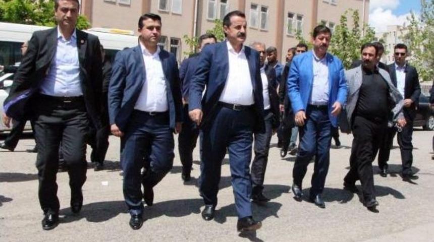 Bakan &Ccedil;elik, Oyunu Kullandı