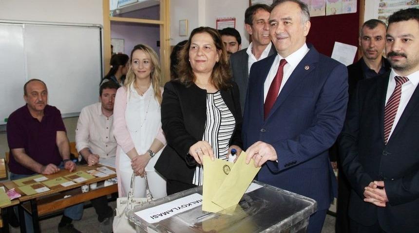 Mhp&rsquo;li Ak&ccedil;ay&rsquo;dan &lsquo;huzur İ&ccedil;inde Bir Referandum&rsquo; Temennisi