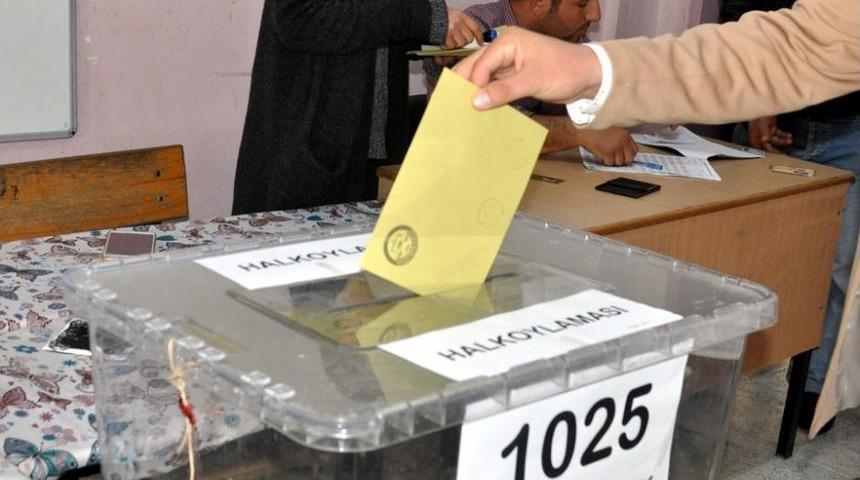 Ak&ccedil;akale&rsquo;de Oy Kullanma İşlemi S&uuml;r&uuml;yor