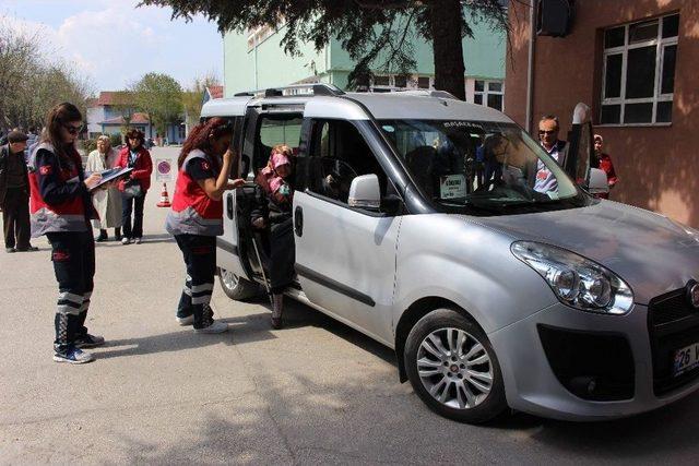 Oy Kullanma İsteği Engel Tanımadı 3