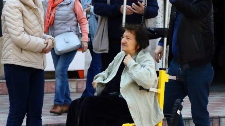 Yaşlı Ve Hastalar Da Sandık Başında