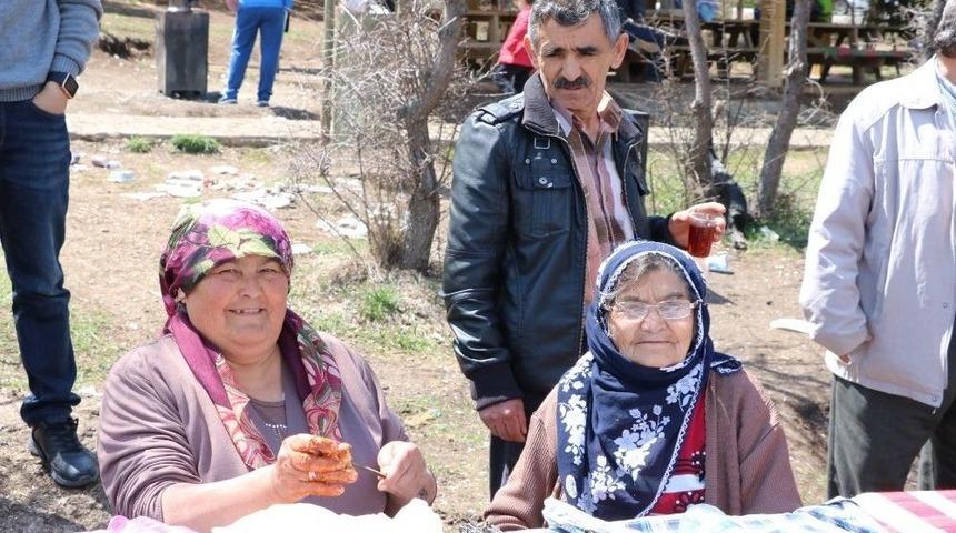 Yozgat&rsquo;ta Oyunu Kullanan Vatandaşlar Piknik Alanlarına Akın Etti