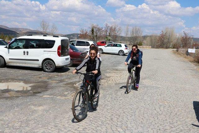 Yozgat’ta Oyunu Kullanan Vatandaşlar Piknik Alanlarına Akın Etti