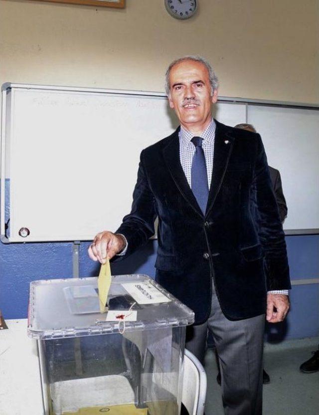 Bursa'da Vatandaşlar Referandum Için Sandık Başına Gitti (2)