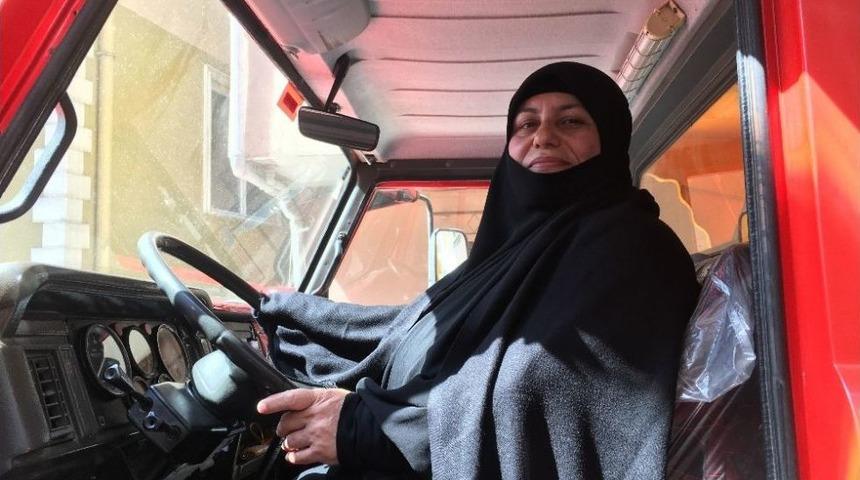 Demokrasi N&ouml;betine Kamyonla Giden Şerife Boz Oyunu Kullandı