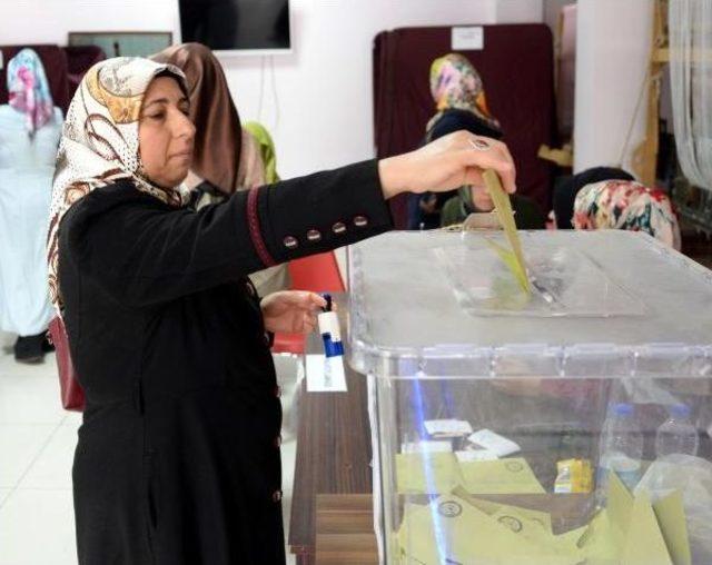 Sur'un 6 Mahallesindeki Seçmenler Başka Yerde Oy Kullandı