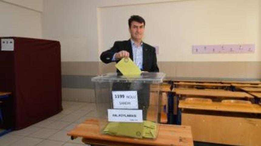 Başkan D&uuml;ndar Oyunu Kullandı