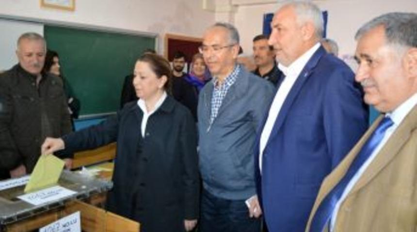 Ak Parti Genel Başkan Yardımcısı &Ccedil;alık Oyunu Malatya&rsquo;da Kullandı