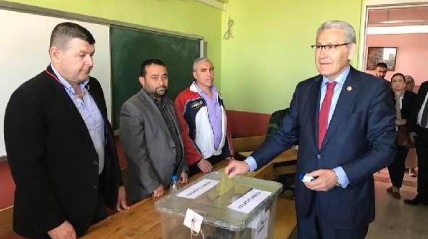 Denizli'de Referandum Sakin Başladı (2)
