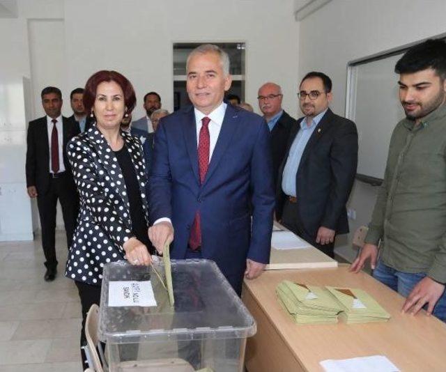 Denizli'de Referandum Sakin Başladı (2)