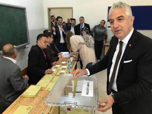 Denizli'de Referandum Sakin Başladı (2)