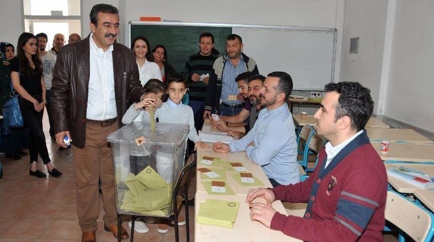 Adana Sandık Başında