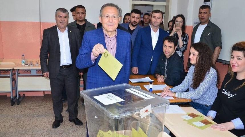 Başkan Uğur Oyunu Kullandı