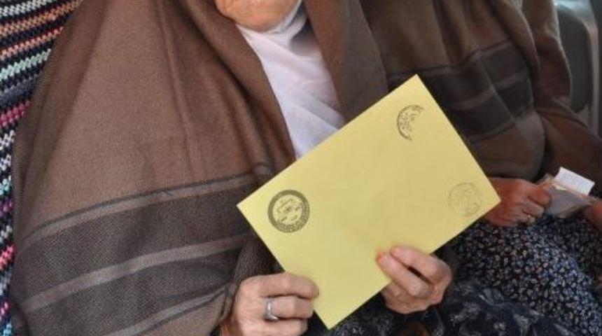 96 Yaşında Demokrasiye Sahip &Ccedil;ıktı