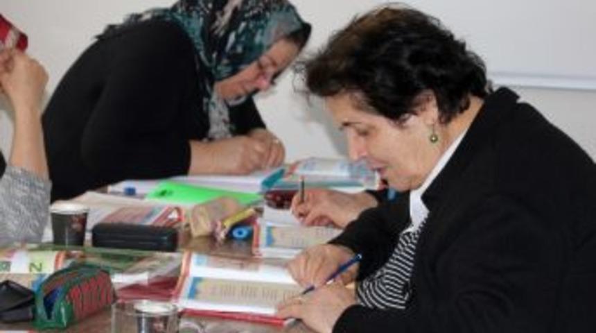 72 Yaşında Şarkı S&ouml;ylemeyi &Ouml;ğreniyor