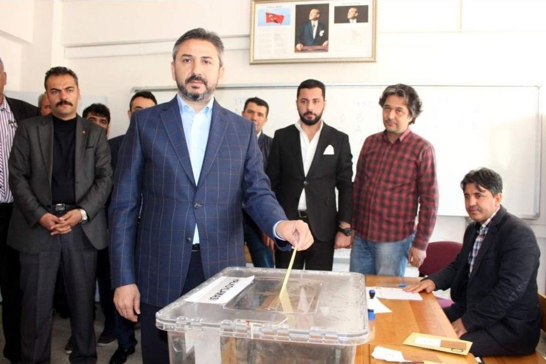 Adıyaman&rsquo;da Siyasiler Oylarını Kullandı