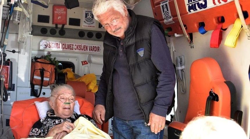 &Uuml;nl&uuml; Oyuncunun Kayınvalidesi Oy Kullanmaya Ambulansla Geldi