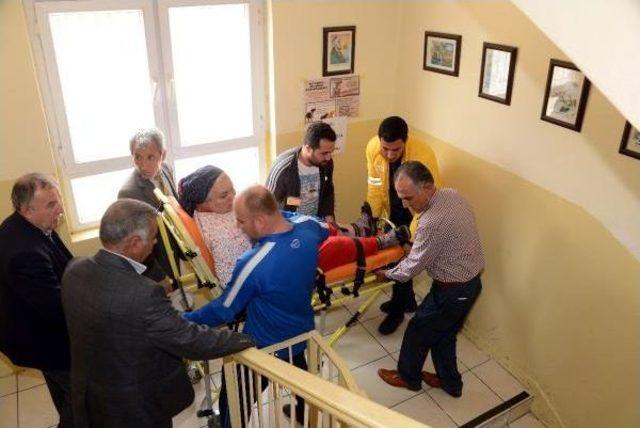 Ambulansla Sandığa Gidip Sedyeyle Oyunu Kullandı 1