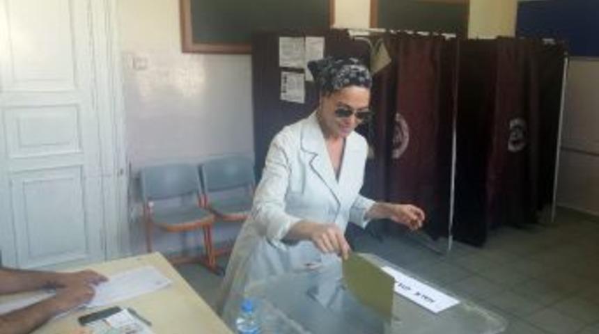 (&ouml;zel Haber) H&uuml;lya Avşar Oyunu Kullandı