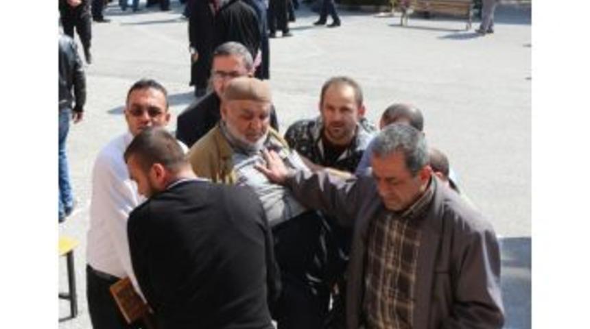 Sıra &Uuml;st&uuml;nde Sandık Başına Gitti