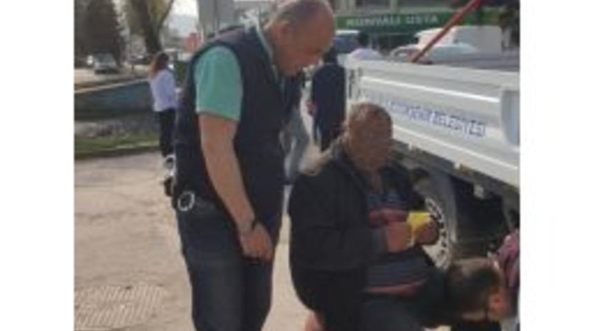 Yaşlı Dilenciye Zabıtadan Ge&ccedil;it Yok