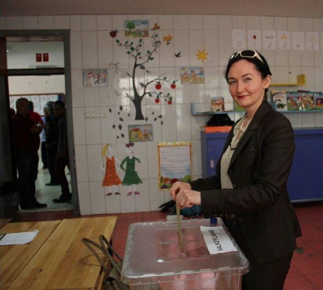 Antalya&rsquo;da Yerleşik Yabancılar Sandık Başına Gitti 3