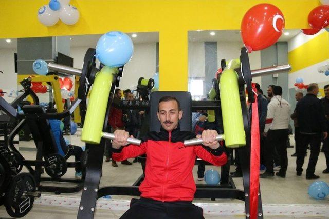 Edremit’te Fitness Salonu Açıldı