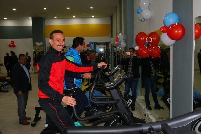 Edremit’te Fitness Salonu Açıldı