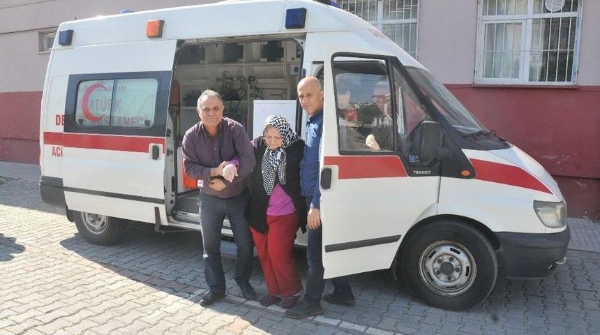 Oy Kullanmaya Ambulansla Geldi