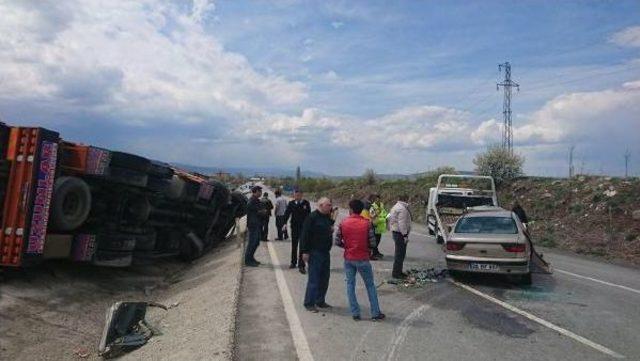 Tır ın Altına Giren Otomobilde 2 &Ouml;l&uuml;,3 Yaralı 2