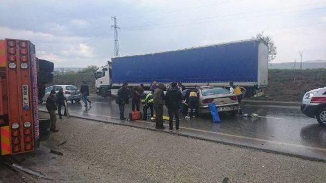 Tır ın Altına Giren Otomobilde 2 &Ouml;l&uuml;,3 Yaralı 3