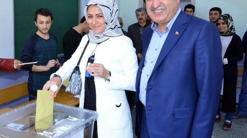 Başkanı Polat Oyunu Ailesiyle Birlikte Kullandı