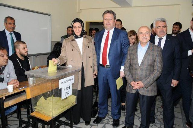 Başkan Palancıoğlu Referandum Oyunu Kullandı