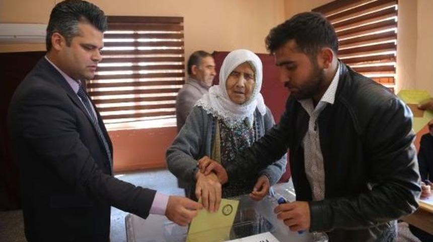 Hasta, Yaşlı Ve Engelli Vatandaşlar Da Sandığa Gitti