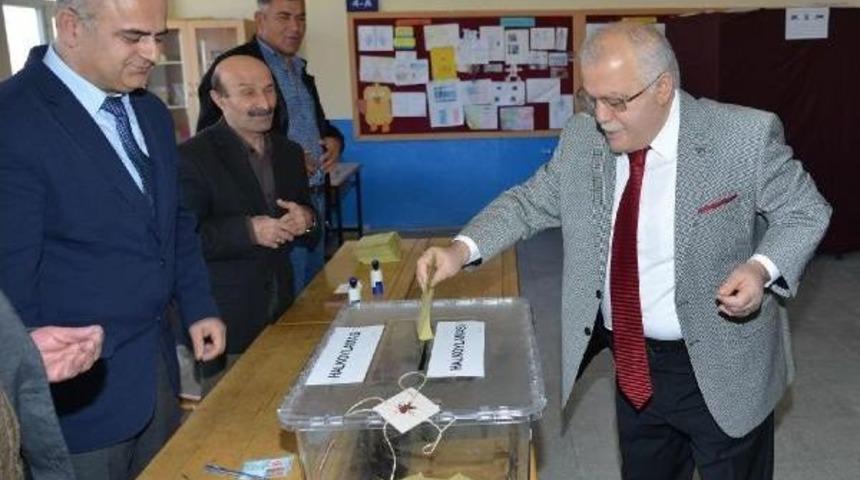 Kırşehirliler, Referandum I&ccedil;in Sandığa Gitti