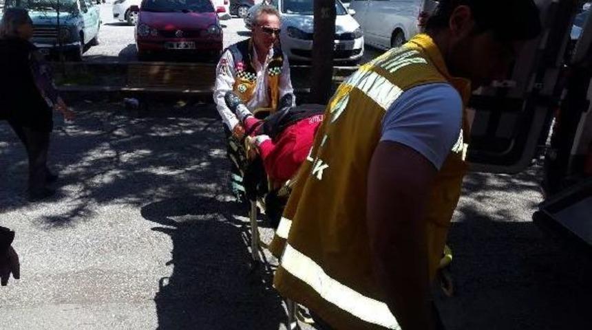 Trafik Kazasında Yaralanan Kadın, Oyunu Kullanmaya Ambulansla Getirildi