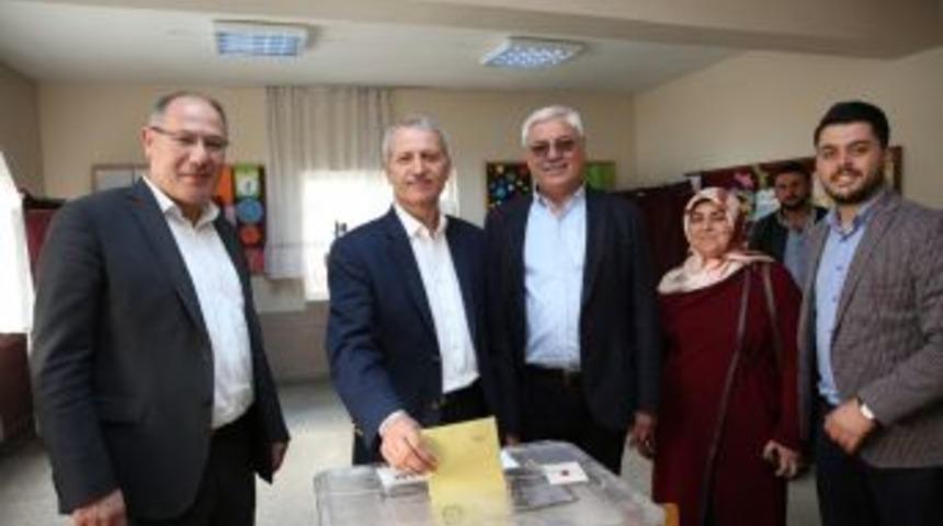 Adapazarı Belediye Başkanı S&uuml;leyman Dişli Oyunu Kullandı