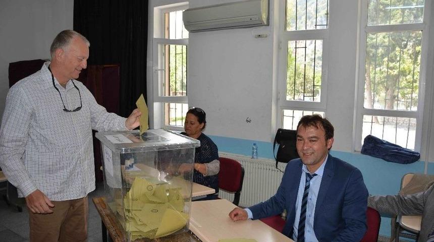 Ortaca&rsquo;da Yerleşik Yabancılar Sandık Başına Gitti