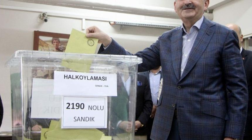 &Ccedil;alışma Ve Sosyal G&uuml;venlik Bakanı Mehmet M&uuml;ezzinoğlu Oyunu Kullandı