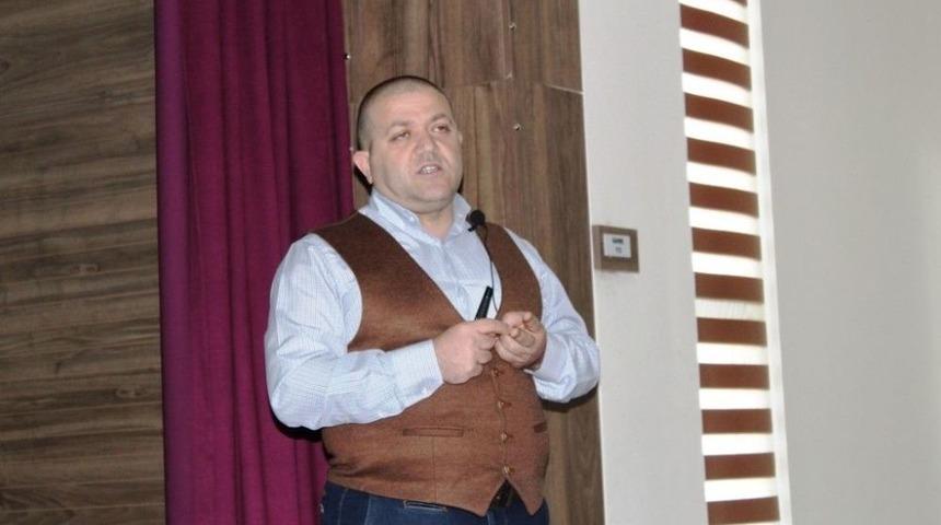 Ayvalık&rsquo;ta &Uuml;niversite Sistemindeki Son Değişiklikler Ve Geleceğin Meslekleri Semineri